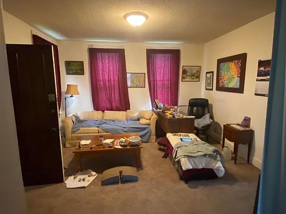 4th image of 894 Rose Ave E