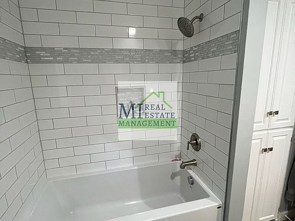 4th image of 1365 Heather Dr