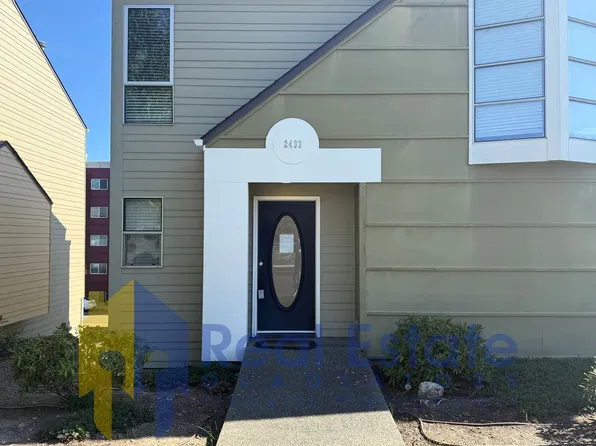2433 S I St, Tacoma, WA 98405