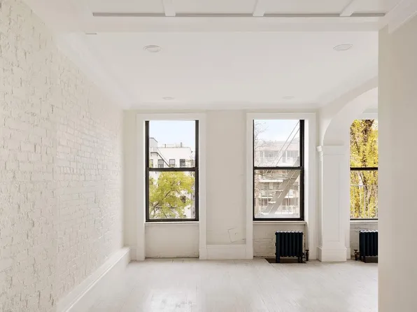 529 East 12th Street image 3 of 11