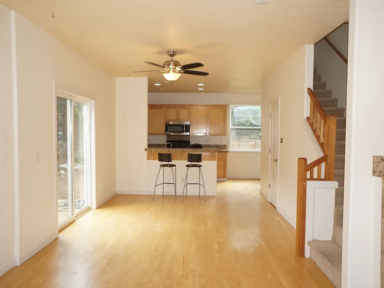 3822 SE Schiller St — Photo 6