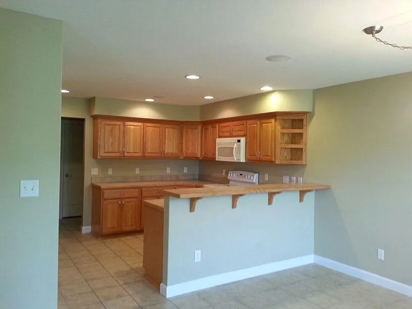 3 bed, 2.5 bath, 2350 sqft, $2,180 — Photo 4