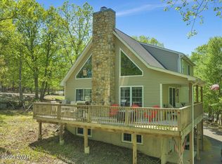156 Powderhorn Dr, Lackawaxen, PA 18435