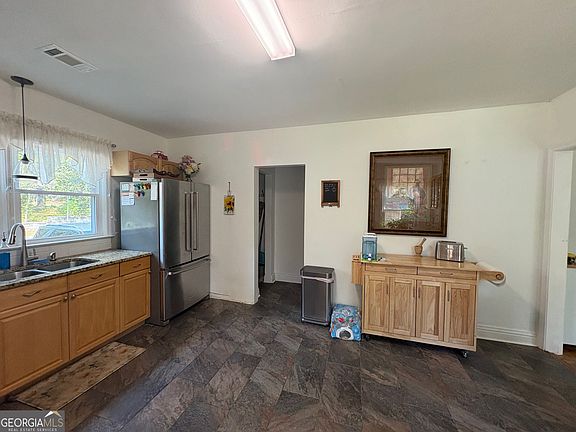 4th image of 517 N Main St