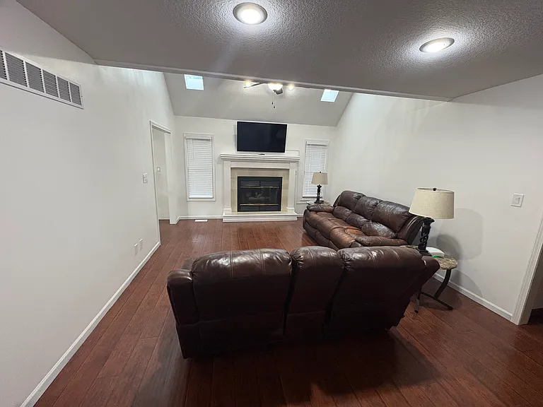 4521 Park 10 Ct — Photo 3