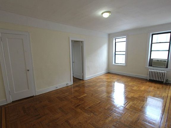 5th image of 4415 43rd Ave APT J4