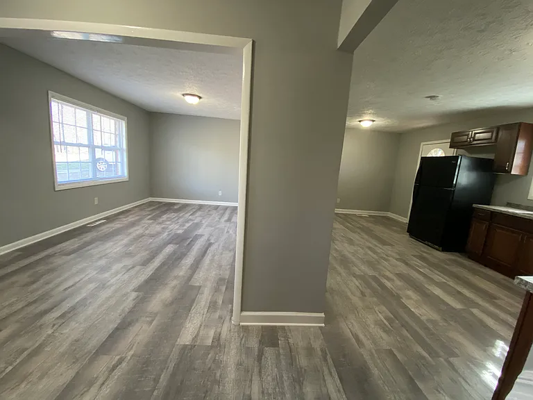 2202 Chestnut Log Dr — Photo 7