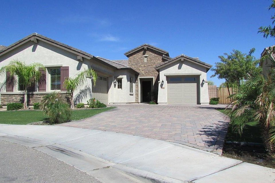 1st image of 640 W Yellowstone Way