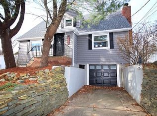 916 Drumgoole Rd W, Staten Island, NY 10312