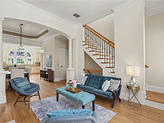 4th image of 834 Clifton Heights Ln