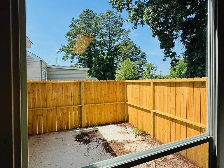 205 Simpson St — Photo 30