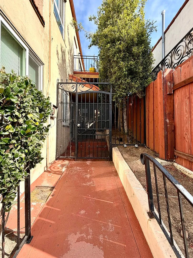 Prime Studio in the Heart of Hillcrest! — Photo 4