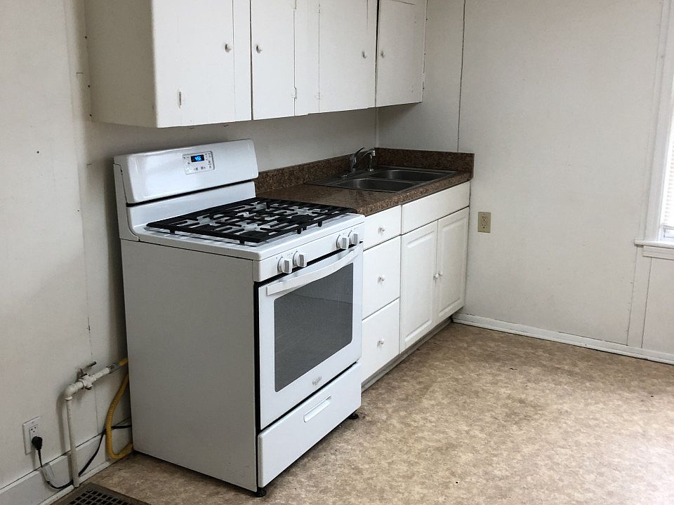 2nd image of 263 Cooper St APT 1