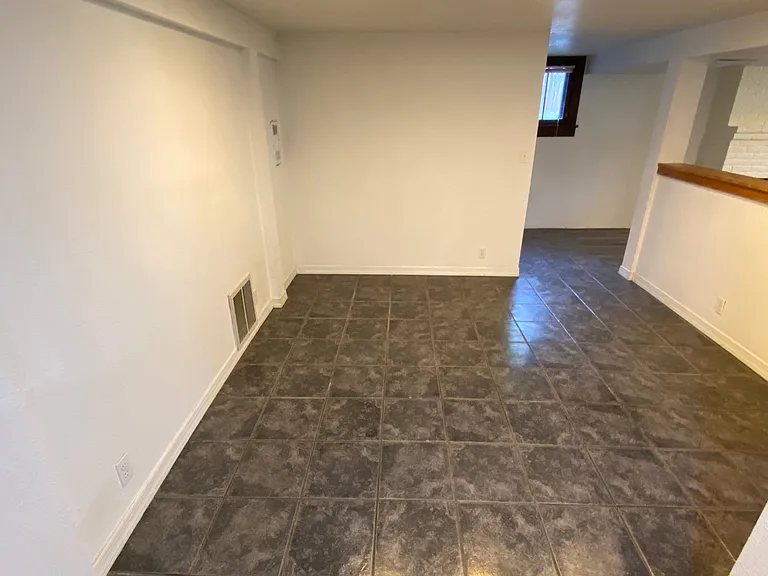 404 NW A St #B — Photo 3