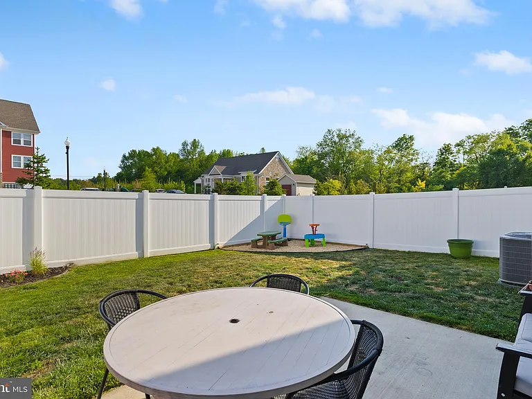 10 Roberta Way — Photo 37