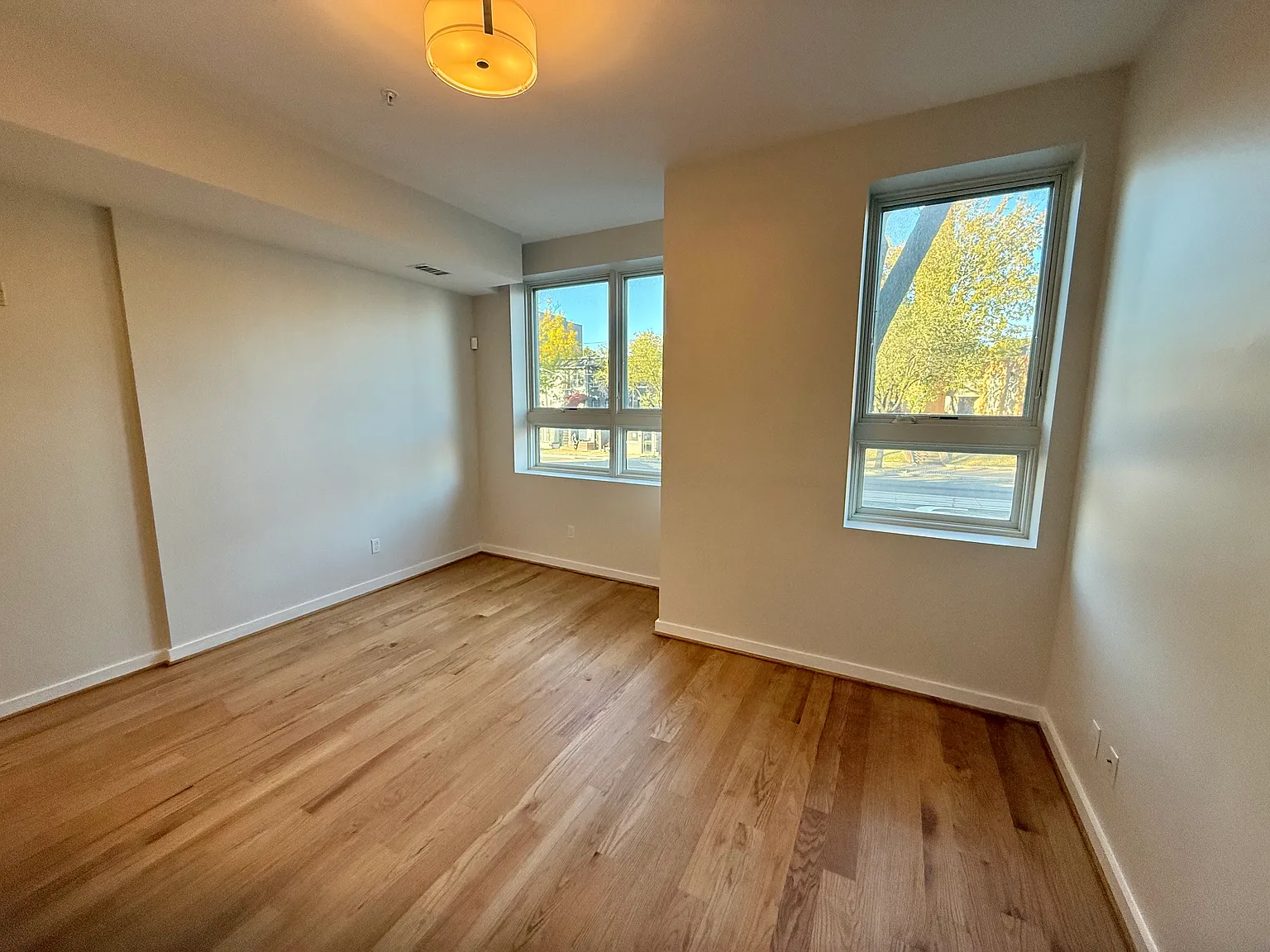 2 bed, 1.5 bath, 702 sqft, $2,500 — Photo 2
