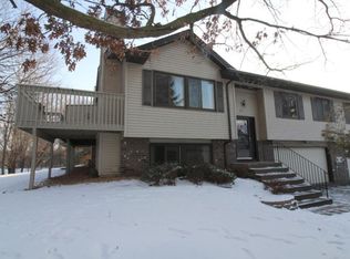 877 Lawnview Ave, Shoreview, MN 55126