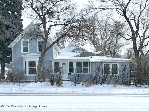 344 3rd Ave W, Dickinson, ND 58601