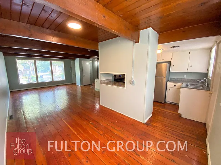 906 Maybelle St NE — Photo 4