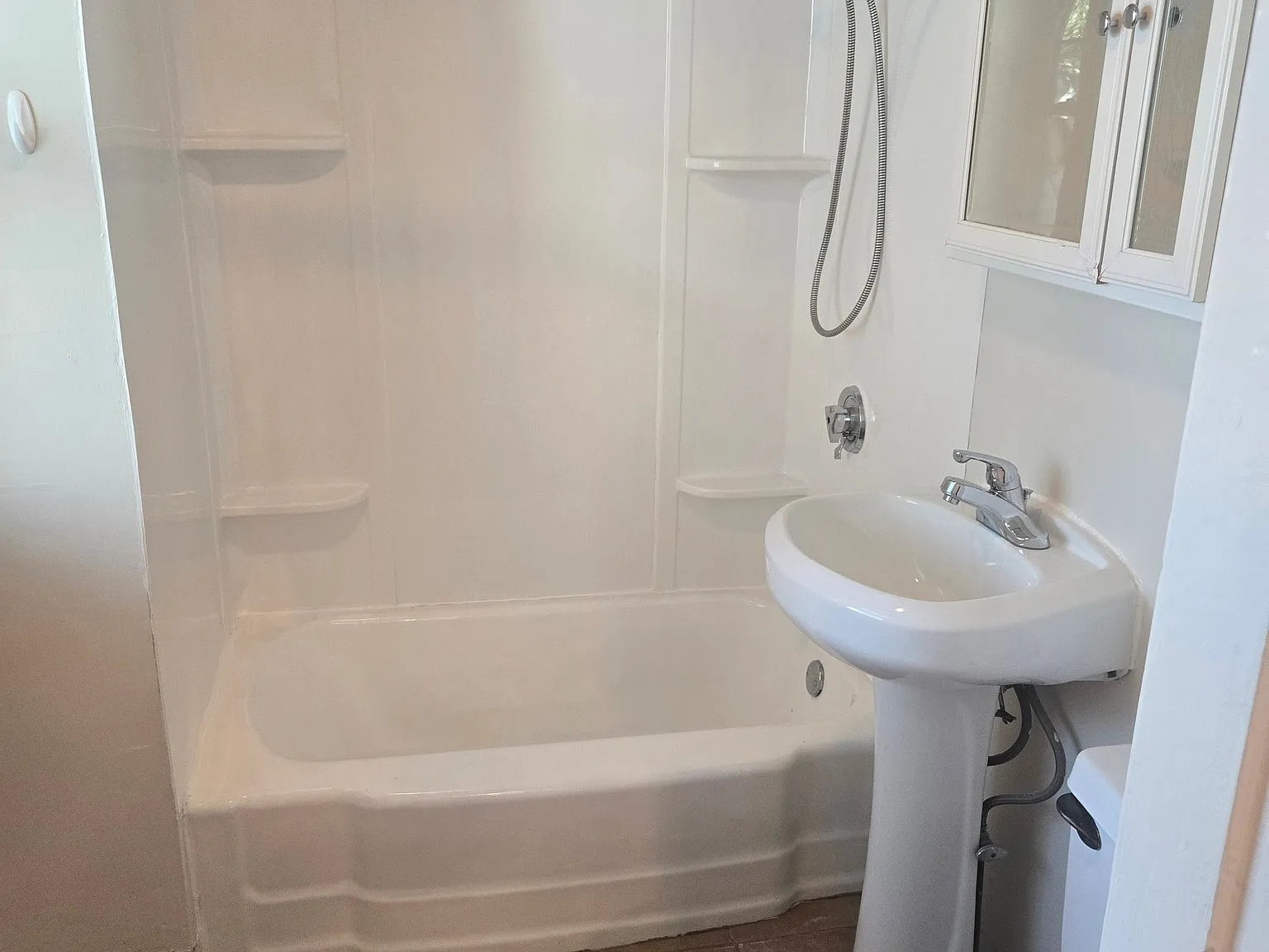 1 bed, 1.0 bath, 750 sqft, $2,200 — Photo 2