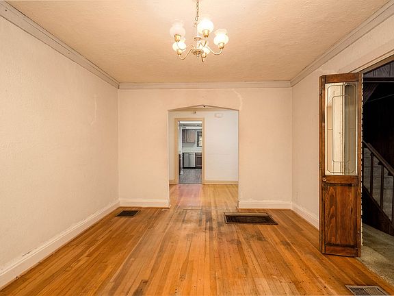 3rd image of 3814 Faxon Ave