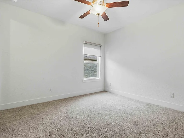 401 Sitlington Ln — Photo 23