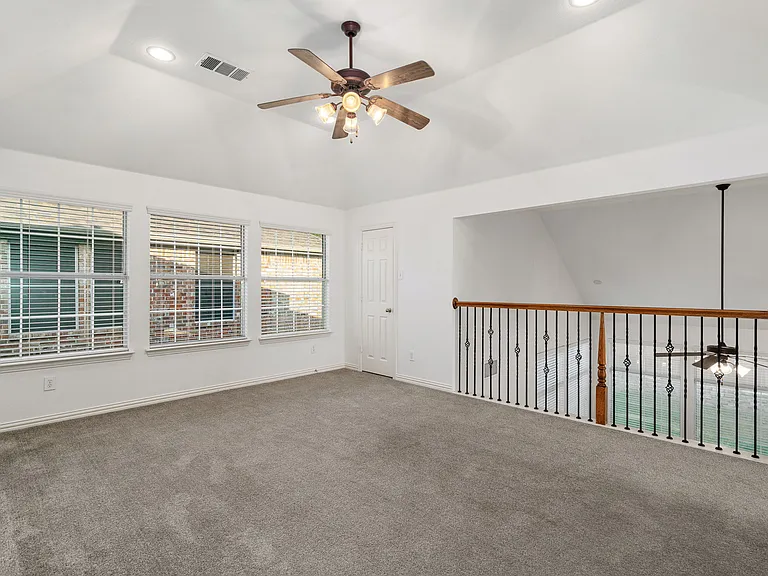 1181 Capital Dr — Photo 12