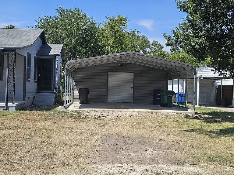 727 Shadwell Dr — Photo 3