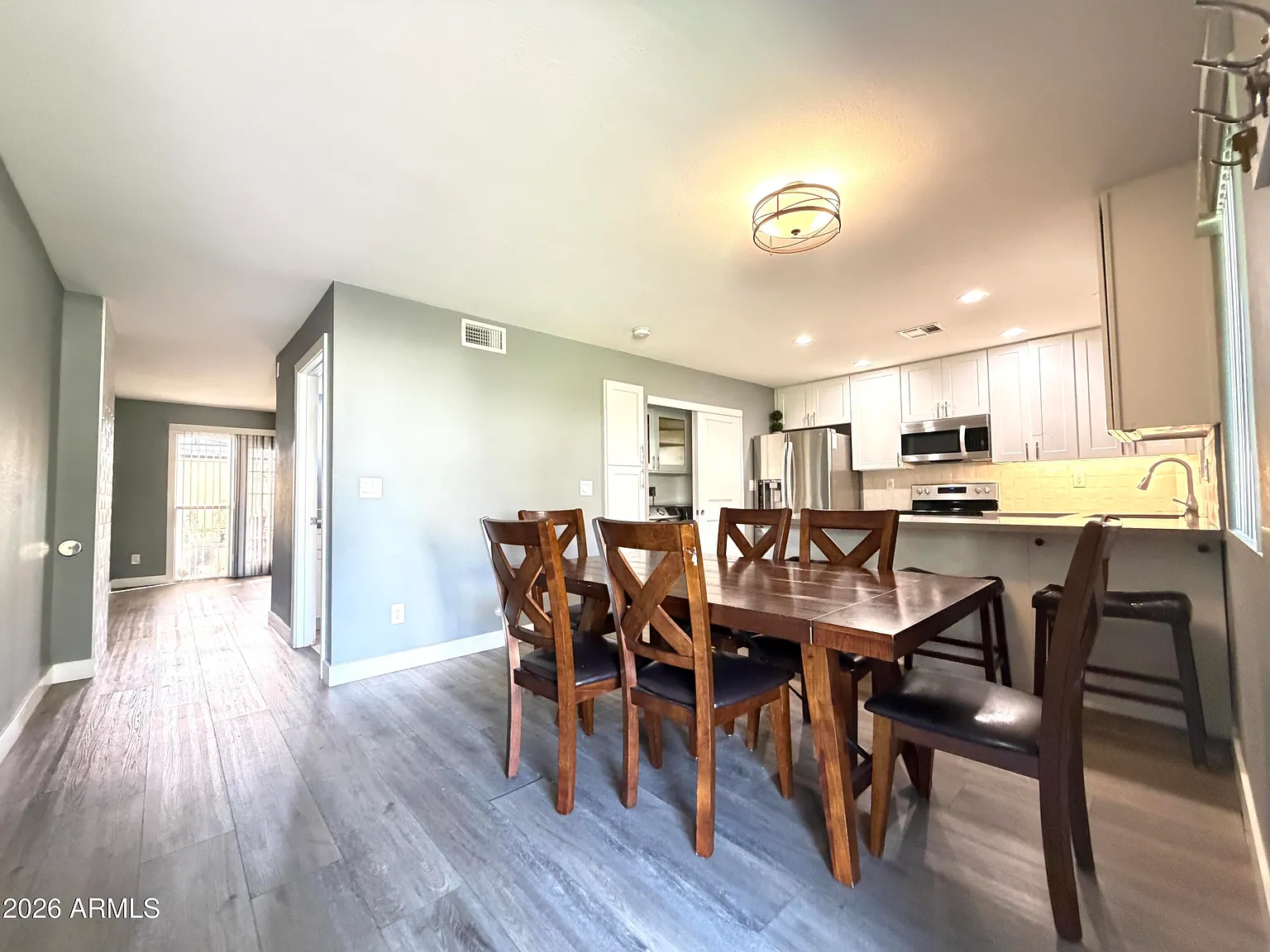 3 bed, 3.0 bath, 1408 sqft, $2,400 — Photo 2