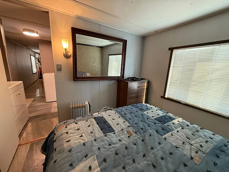 809 Newark St — Photo 14