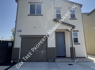 356 Oxford Ave #B, Clovis, CA 93612