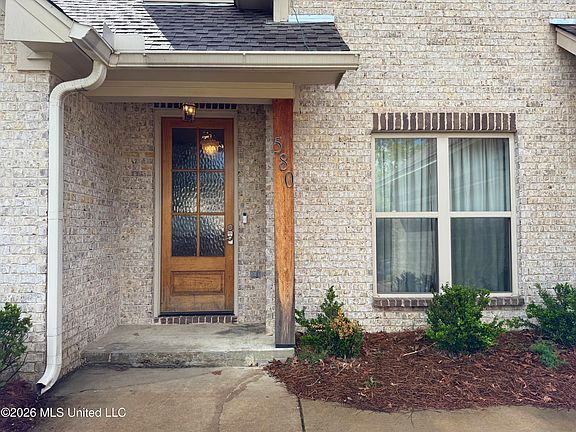 2nd image of 580 Hickory Pl