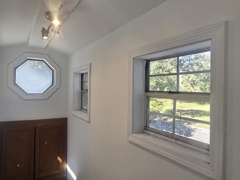 629 W Watson St — Photo 51