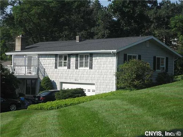 2139 Terrace Ln S — Photo 2