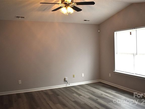 4th image of 716 N Chestnut St