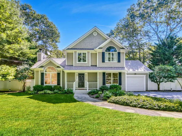 239 Norfolk Dr, East Hampton, NY 11937