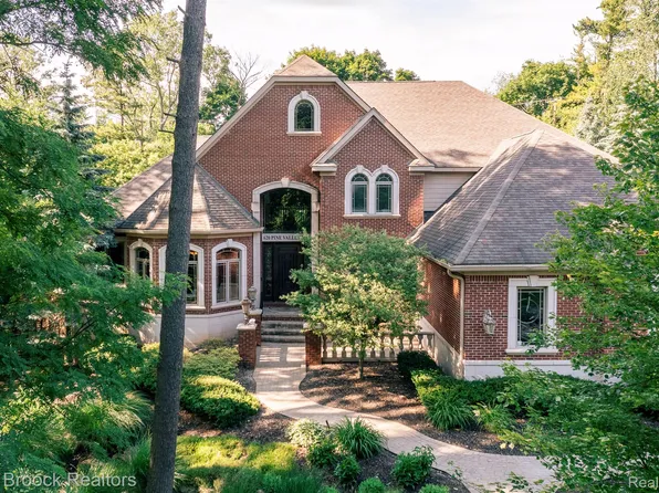 620 Pine Valley Way, Bloomfield Hills, MI 48302