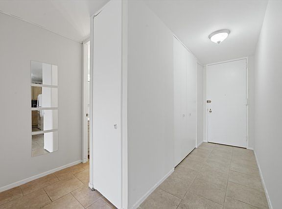 3rd image of 2605 S Indiana Ave Unit 304
