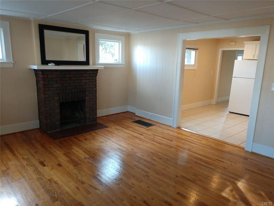 2nd image of 720 Hillside St #1