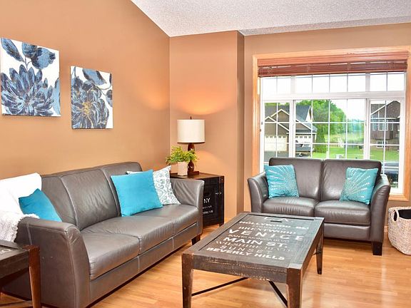 3rd image of 416 13th Ave N