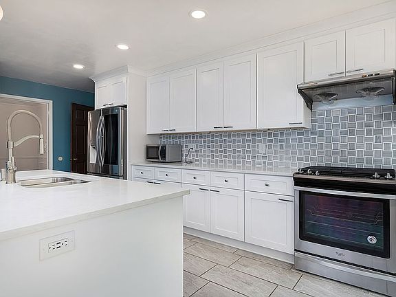 5th image of 936 Mountain Branch Dr