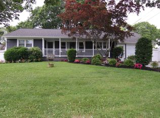 16 Huber Pl, Saint James, NY 11780