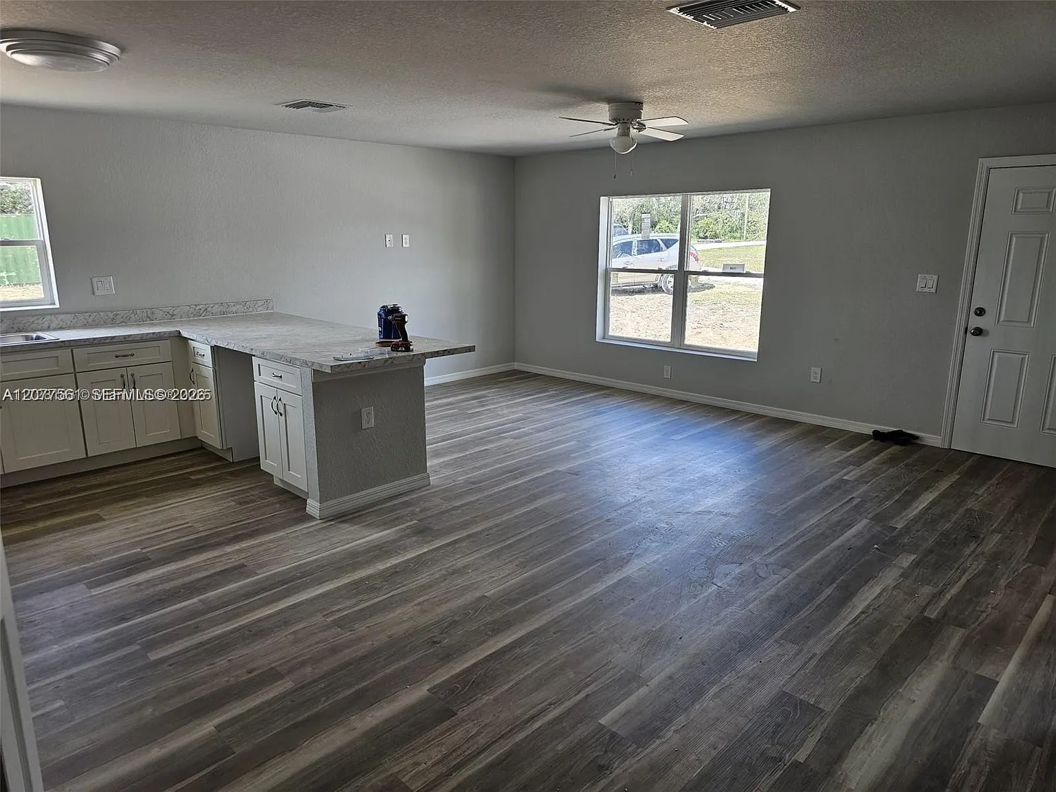 3 bed, 2.0 bath, $1,490 — Photo 4