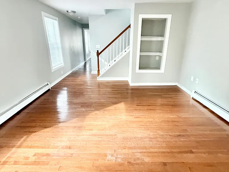 425 Huntington St #11 — Photo 5