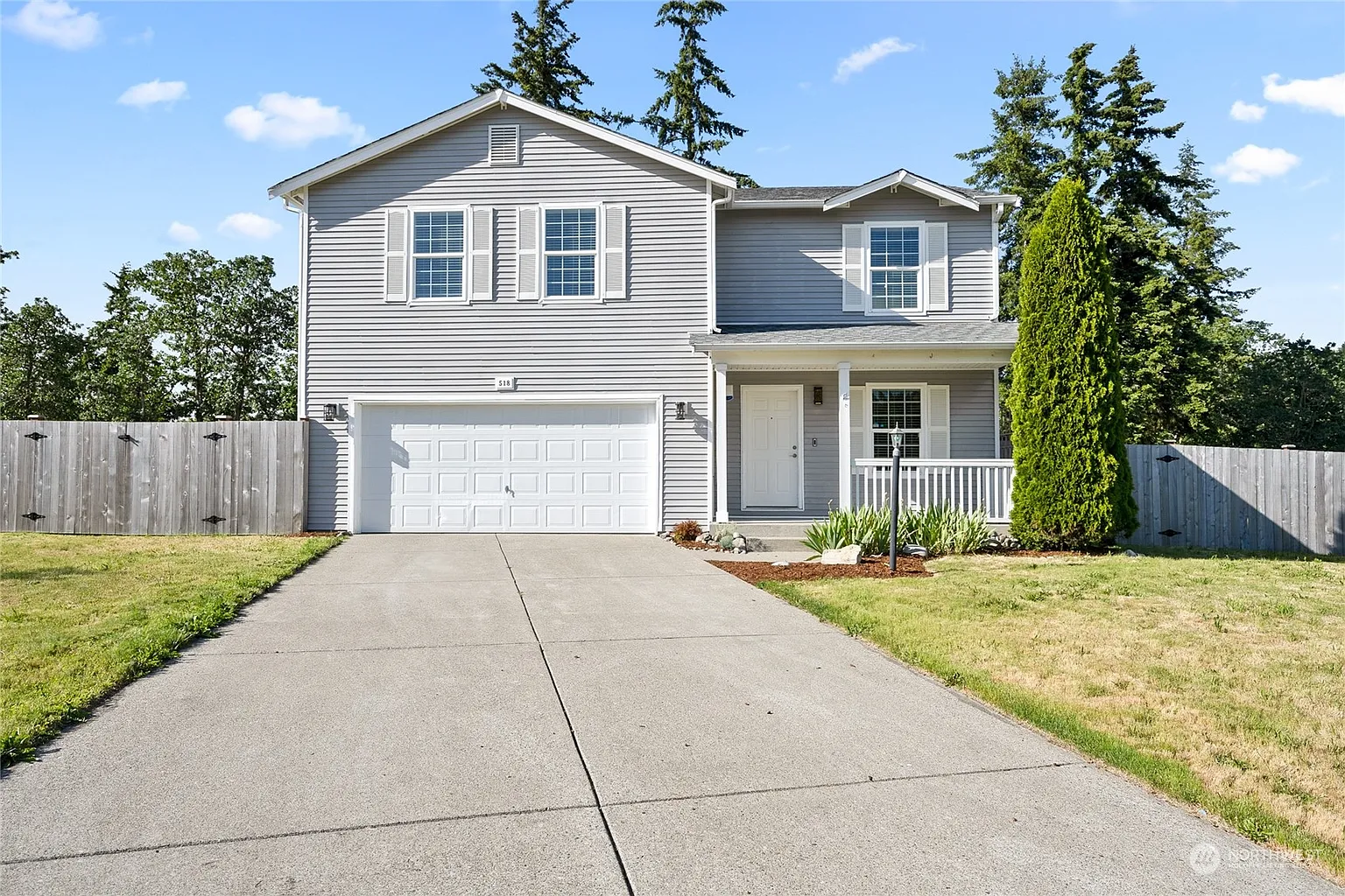 518 Emerald Court SE photo 1