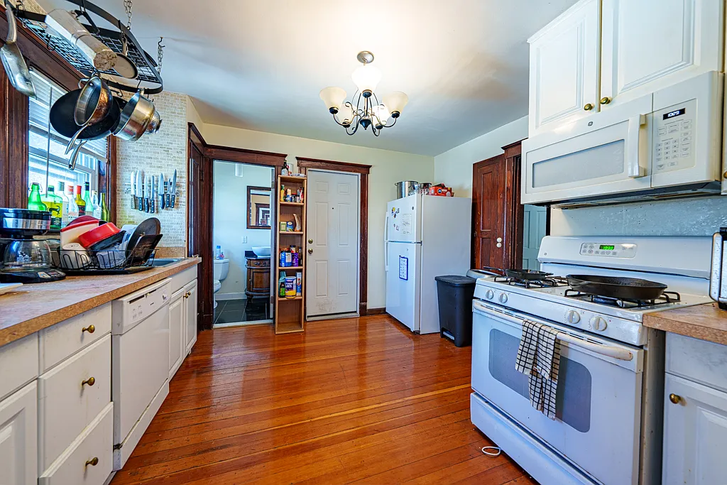 4 bed, 1.5 bath, $4,000 — Photo 4