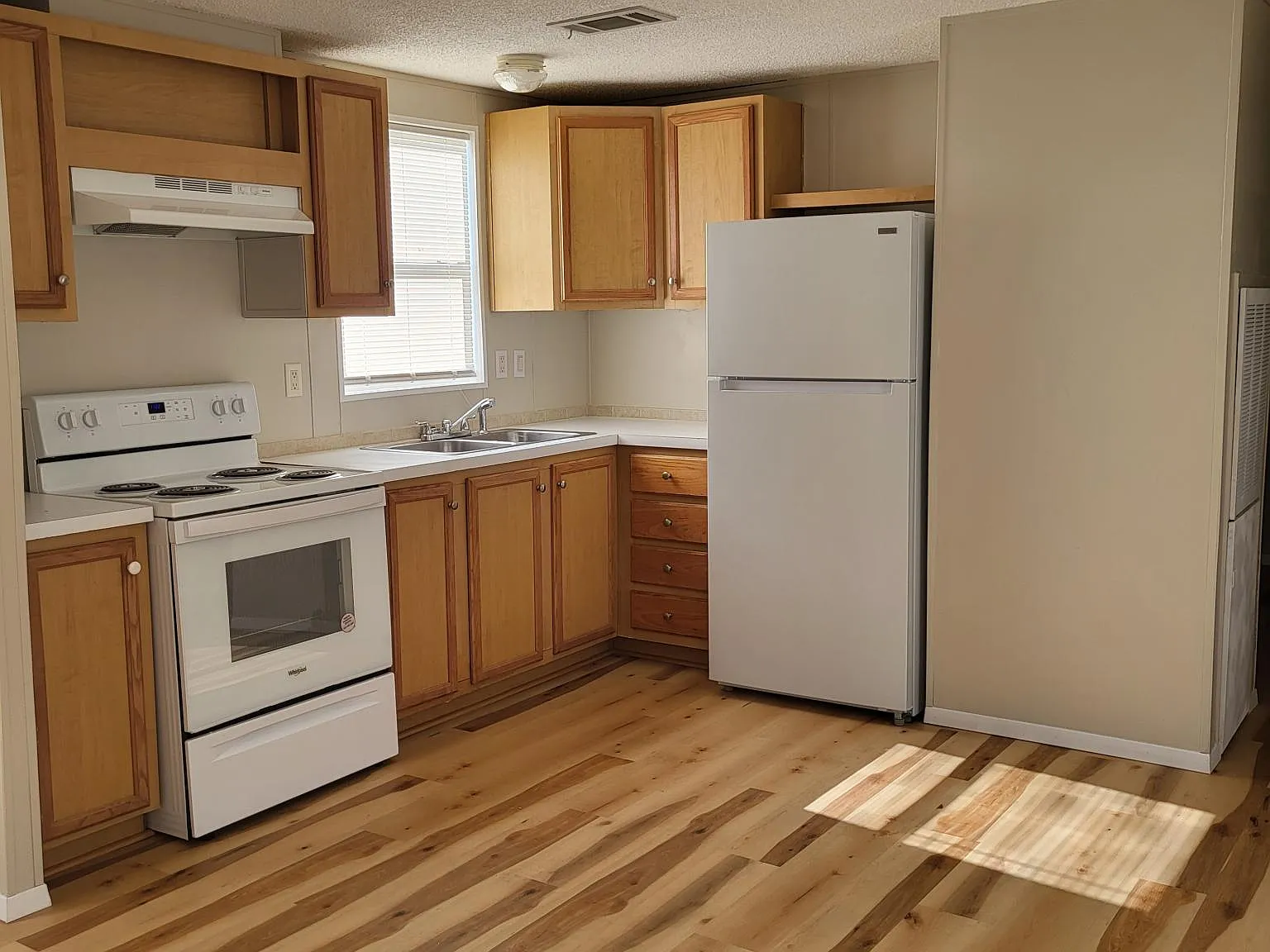3 bed, 1100 sqft, $1,285 — Photo 2