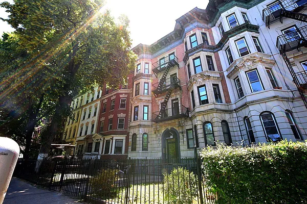 Rented by Spot It Realty LLC | media 12