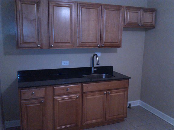 2nd image of 5618 S King Dr APT 4
