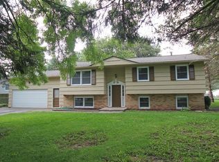 17 Adeane Dr E, Rochester, NY 14624